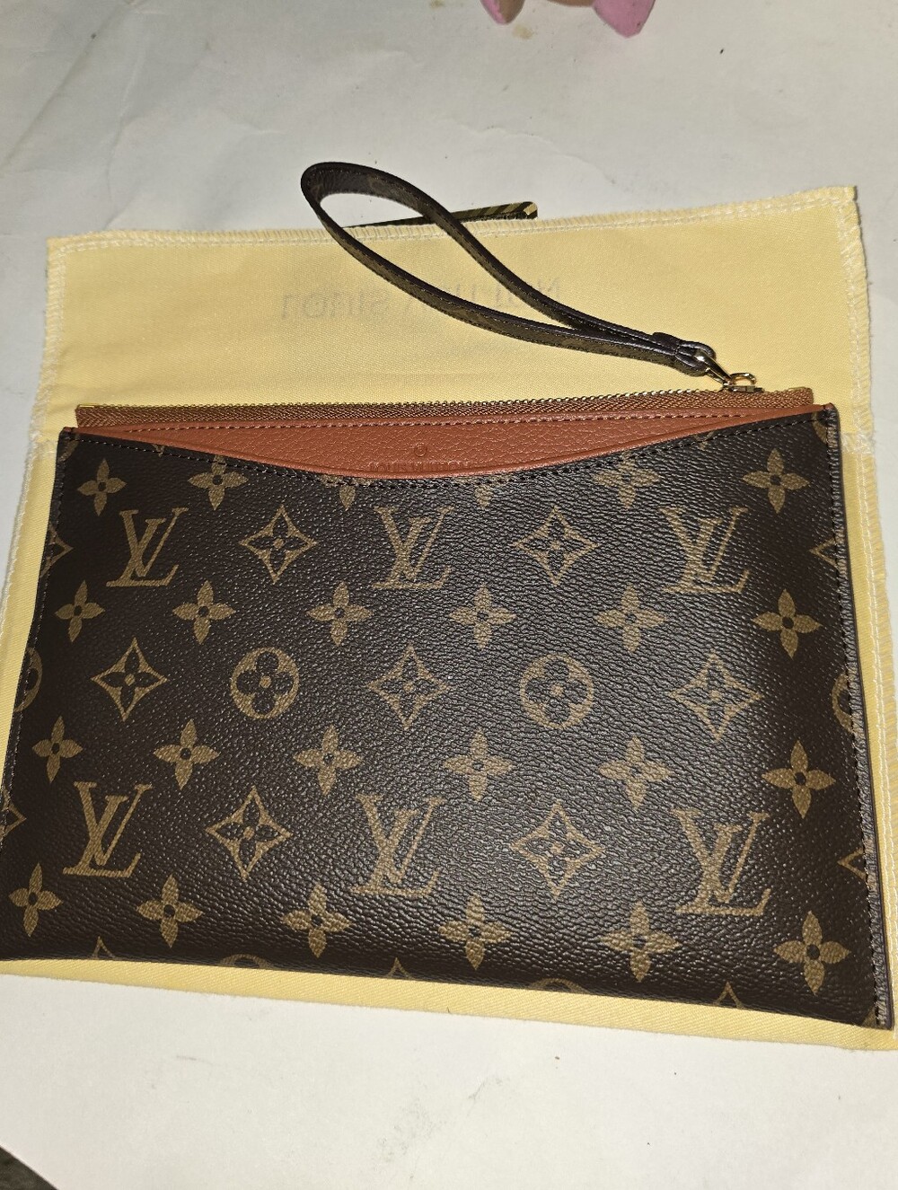Signture Classic Clutch W/cognac Trim Detail